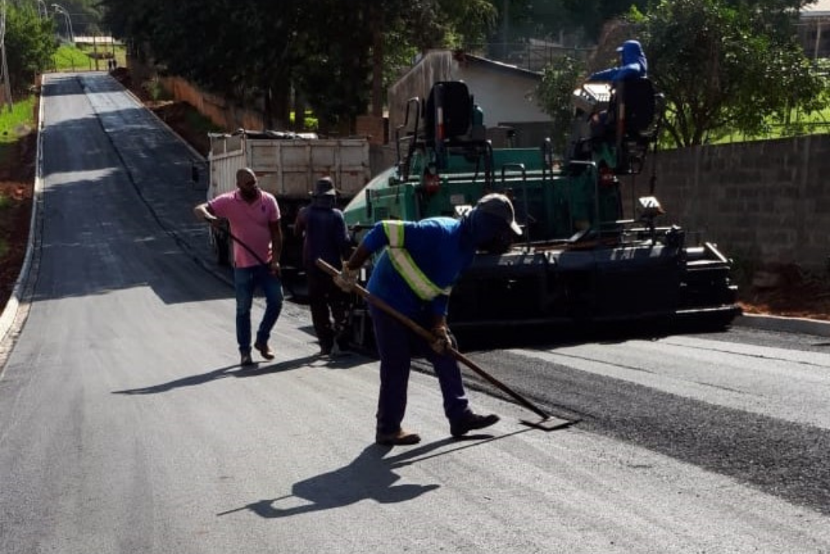 Prefeitura conclui pavimentação na Rua Jaime Gabriel dos Santos