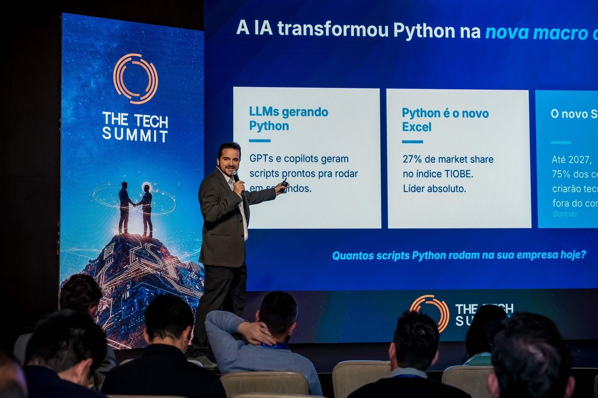 CEO BotCity apresentando uma palestra no The Tech Summit 2026