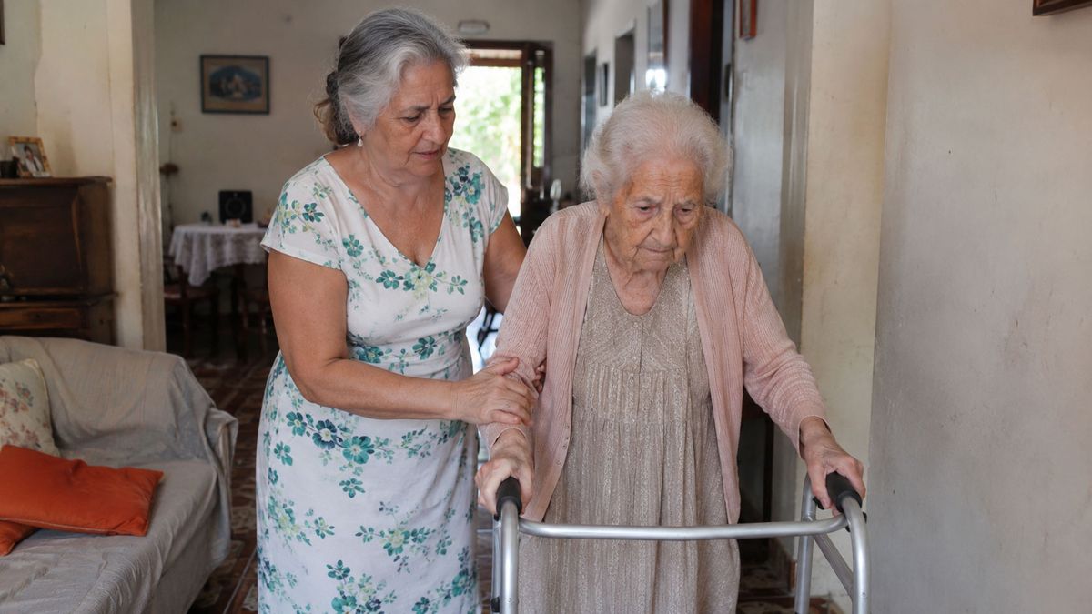 Filhos idosos enfrentam desafios ao cuidar de pais superidosos