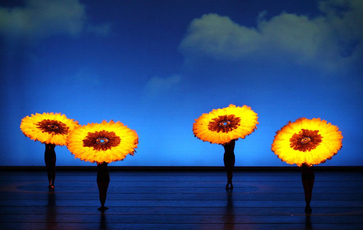 MOMIX apresenta o espetáculo BOTANICA em turnê pelo Brasil