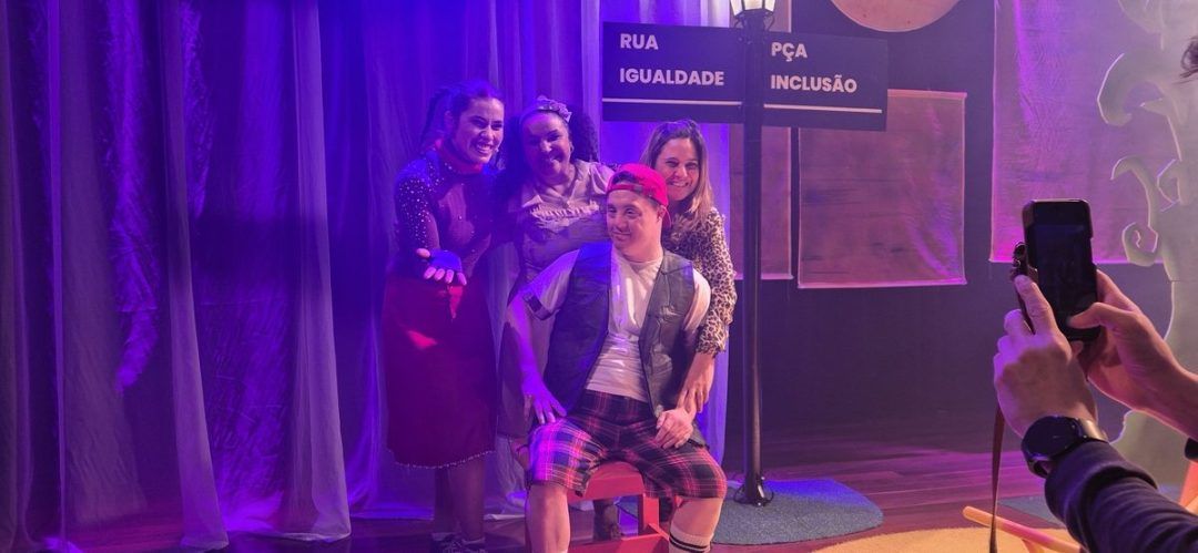 Espetáculo "Ele e Suas Irmãs" coloca a inclusão no centro do palco