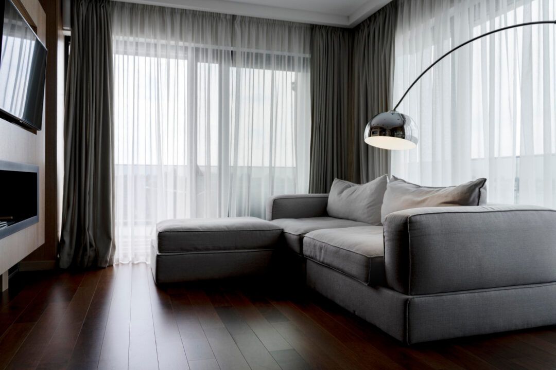 Limpeza de cortinas residenciais e comerciais exige atenção