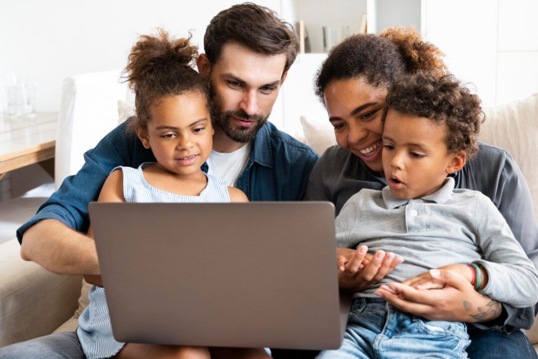 Informação validada guia pais e evita diagnóstico online