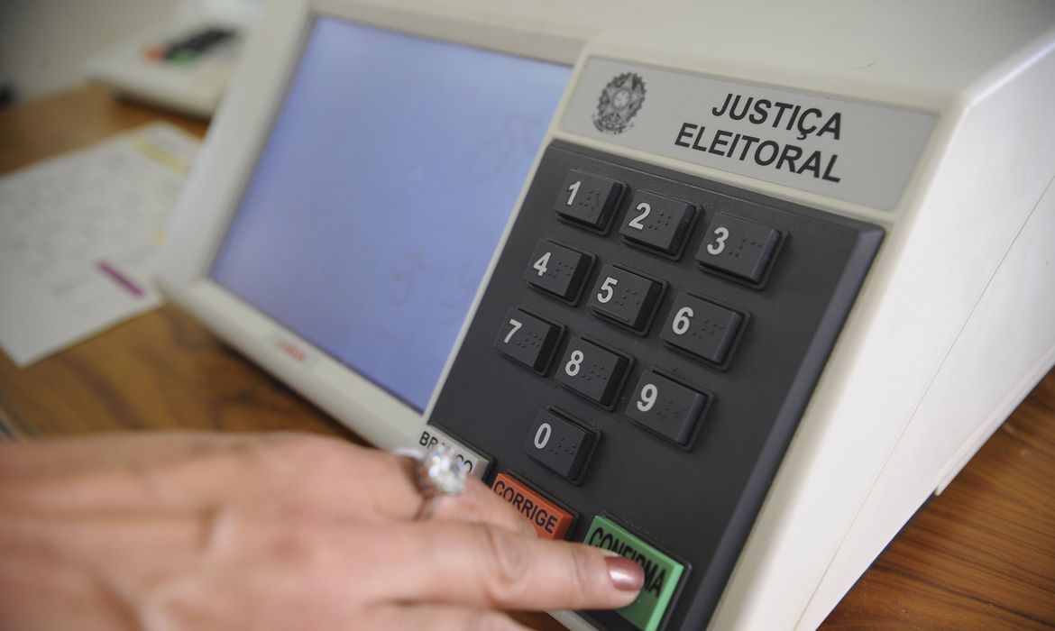 Número de voluntários representa 20% do total de mesários estimados na cidade