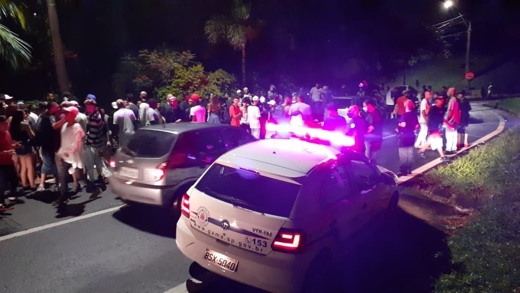 Vigilância interdita boate e festa clandestina durante fiscalização conjunta na madrugada