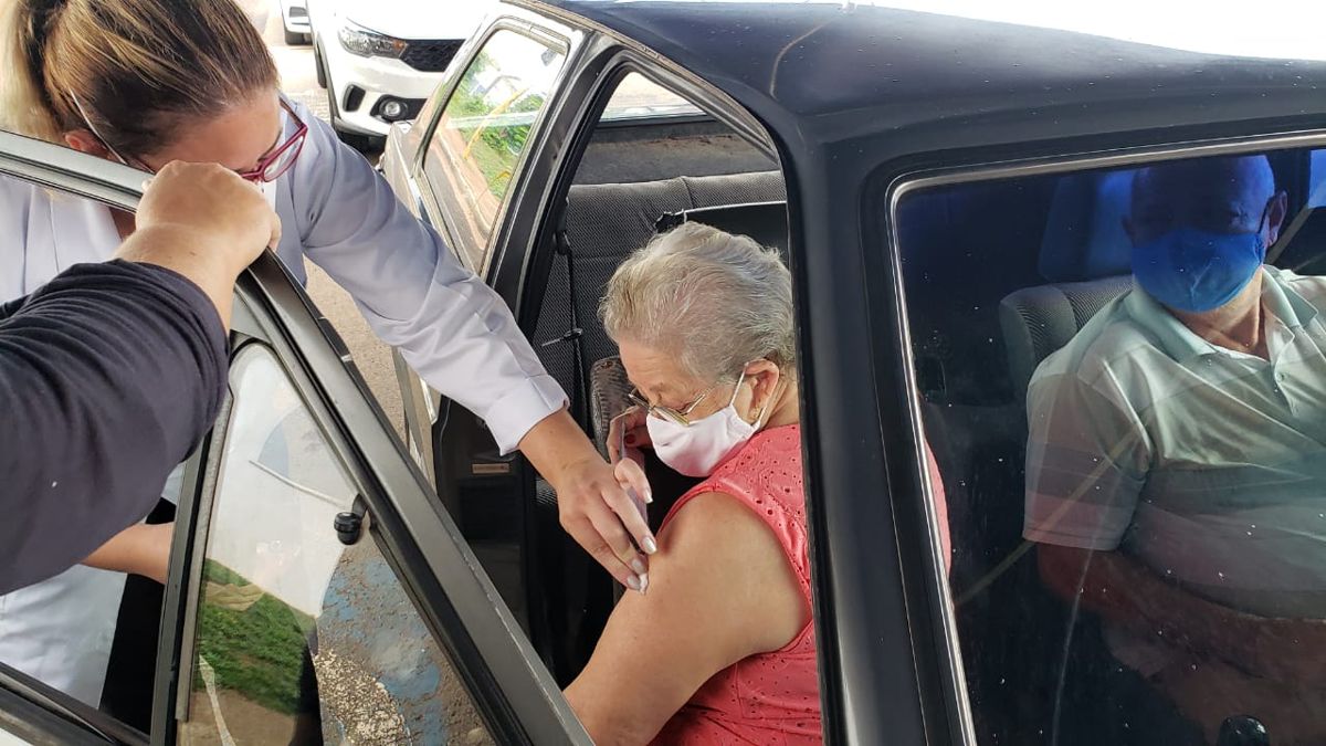Americana começa a vacinar idosos com 75 anos ou mais neste sábado