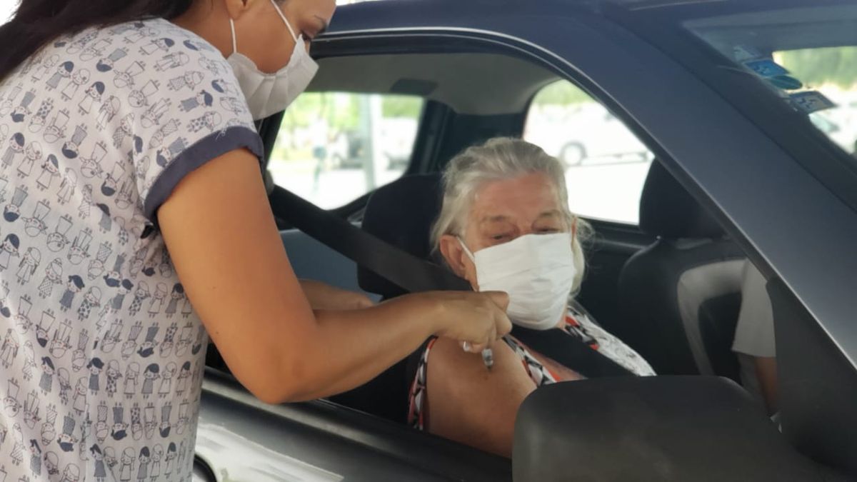 Mais de 17 mil pessoas já receberam a primeira dose da vacina