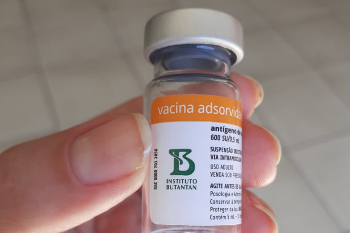 Vacinação de profissionais da Educação começa no dia 12