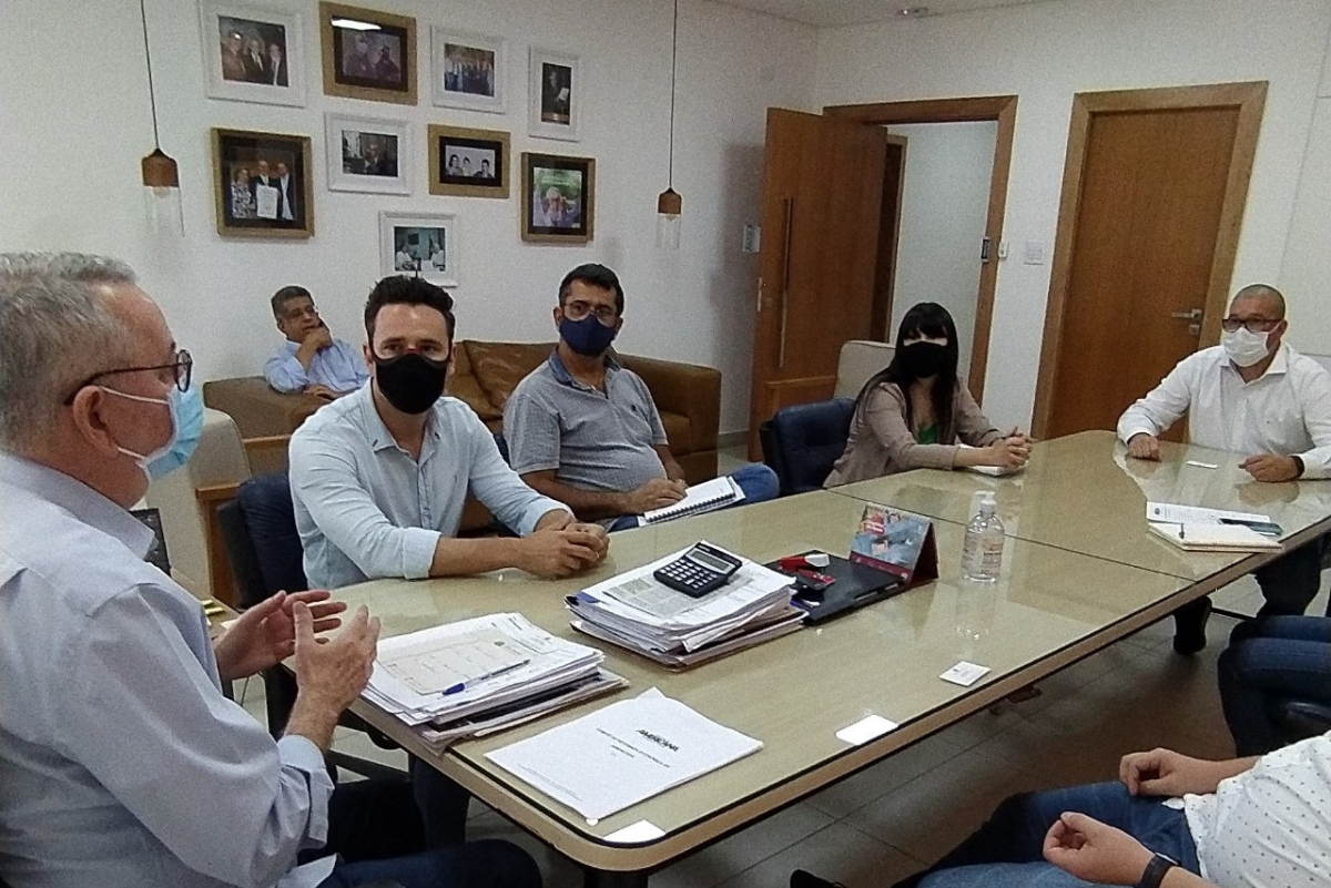 Prefeito se reúne com integrantes de comitê de retomada econômica