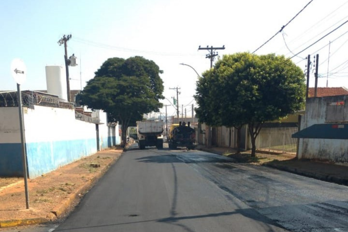 Prefeitura conclui recape na Rua Primeiro de Maio