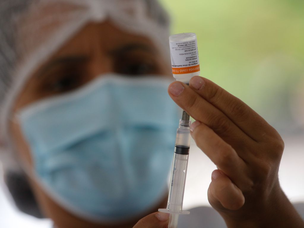 Governo de SP anuncia vacinação contra Covid-19 de pessoas entre 45 e 49 anos com comorbidades e deficiências