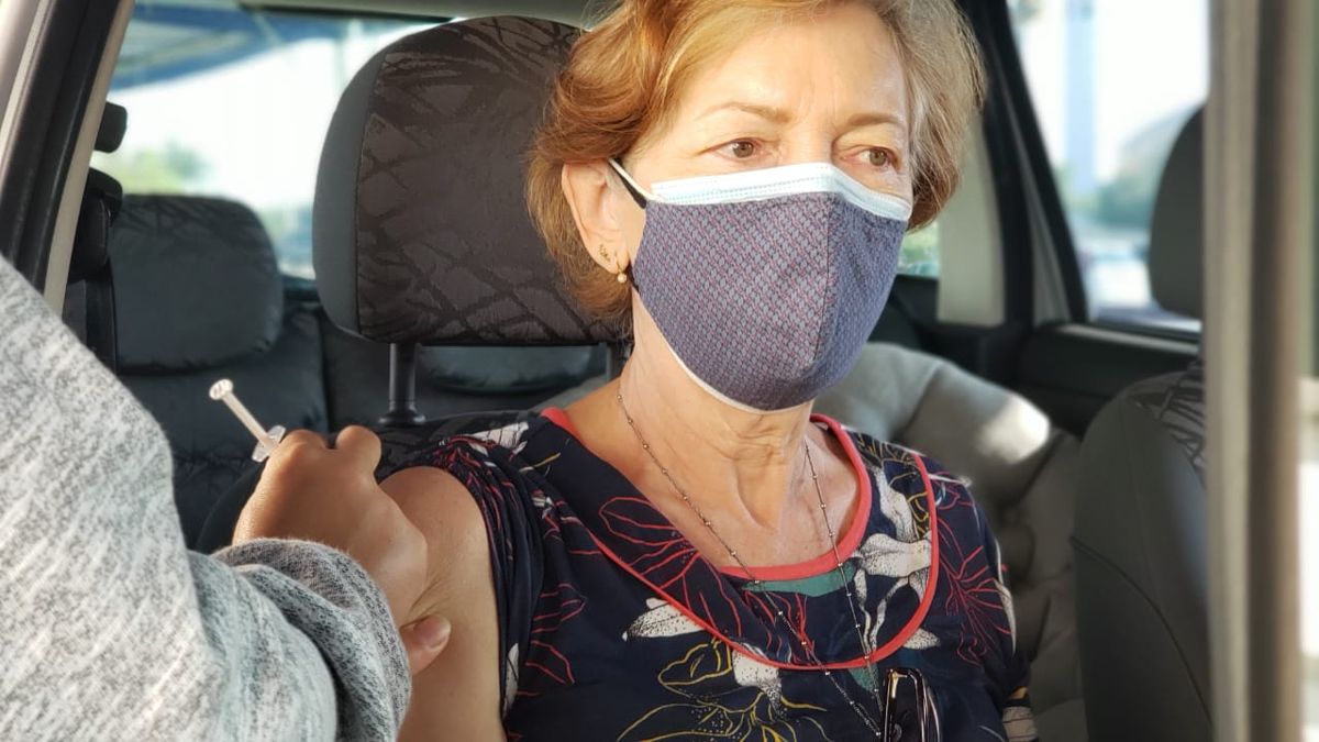 Americana aplica 1.895 doses da vacina contra Covid nesta segunda-feira