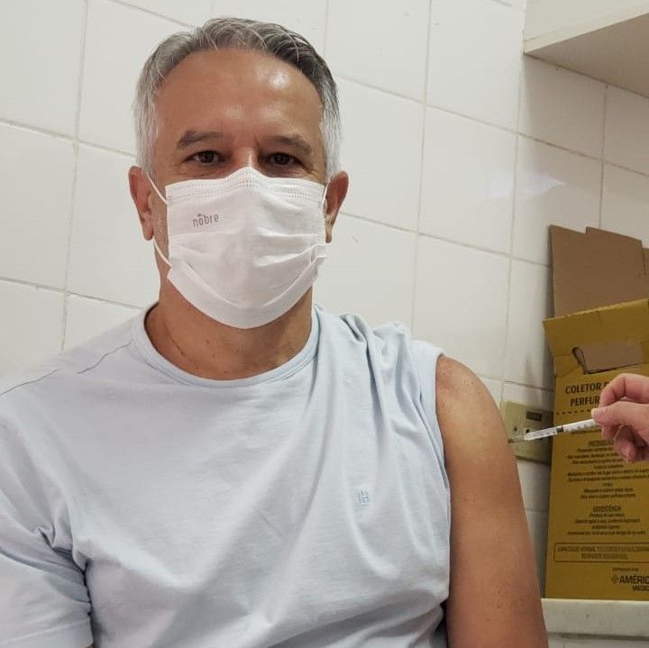 Americana aplica 594 doses da vacina contra a Covid-19 nesta terça-feira