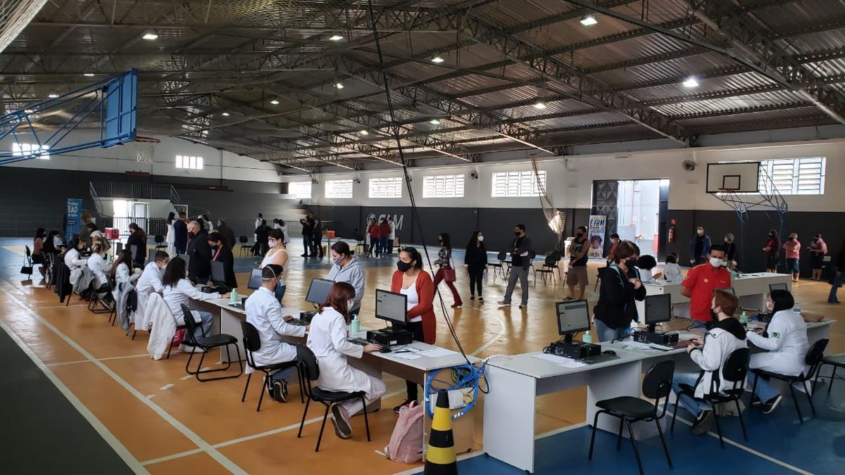 Americana aplica 2.888 doses da vacina contra a Covid-19 neste sábado