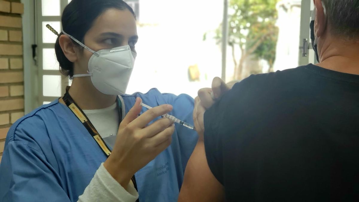 Americana aplica 1.933 doses da vacina contra a Covid-19 nesta terça-feira
