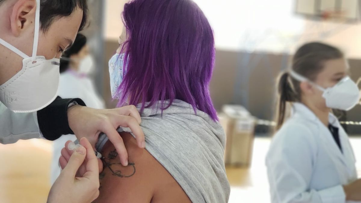 Americana aplica 1.456 doses da vacina contra a Covid-19 nesta quarta-feira