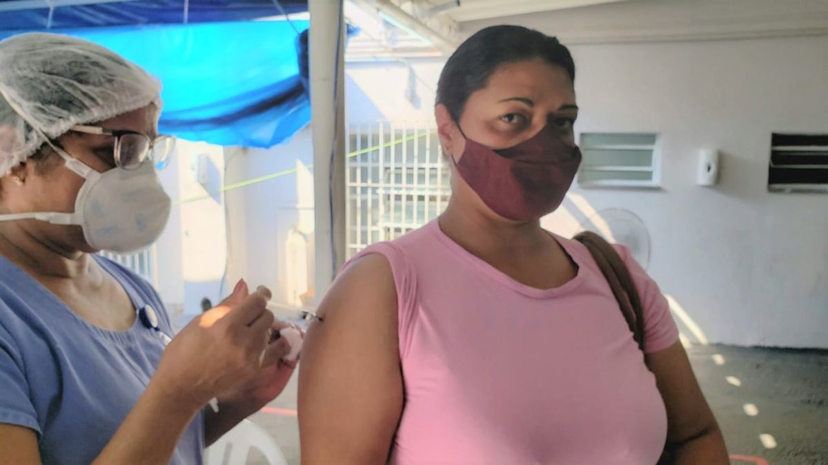 Americana aplica 778 doses de vacinas contra a Covid-19 nesta sexta-feira