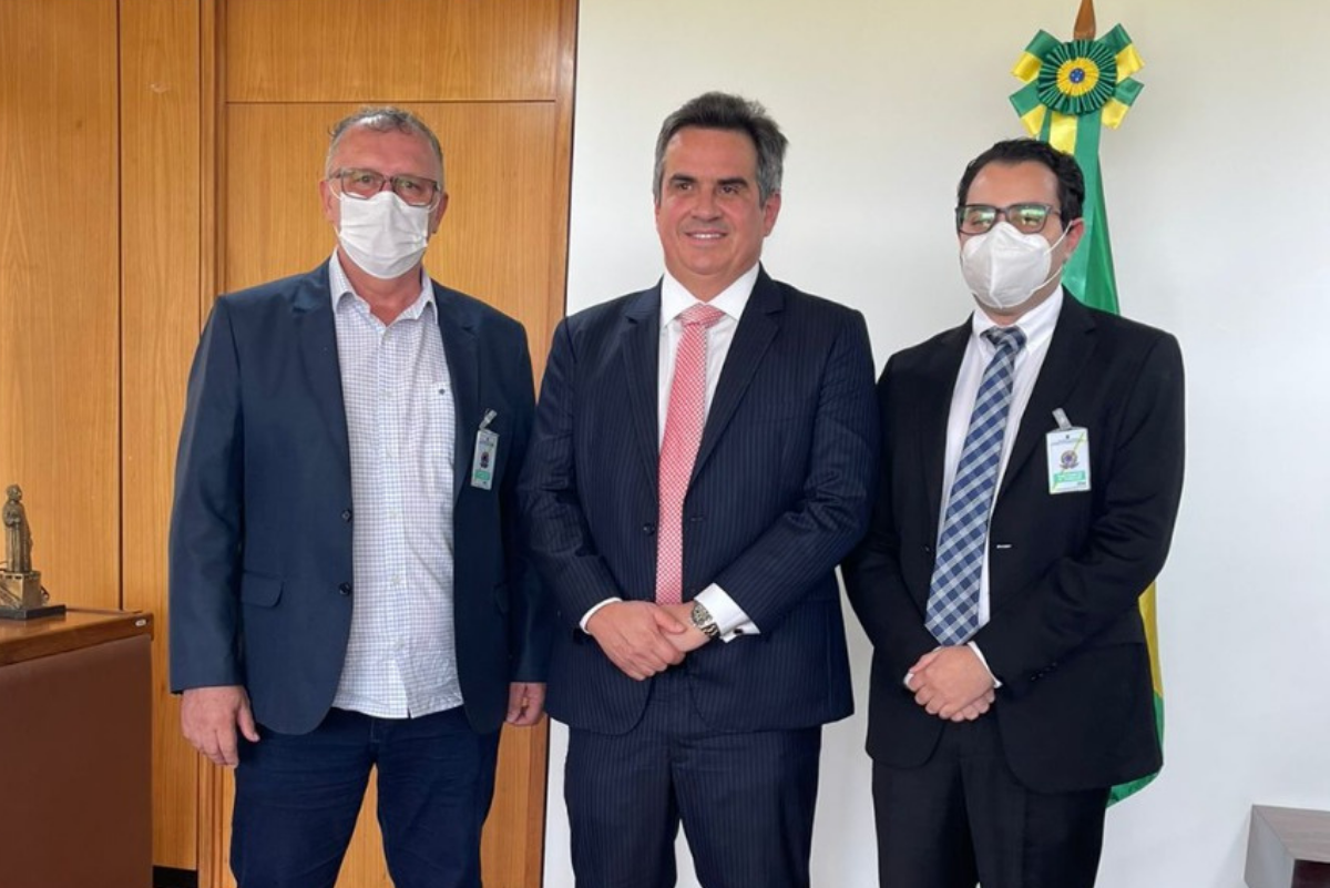 Vice-prefeito e secretário de Educação pleiteiam recursos em Brasília