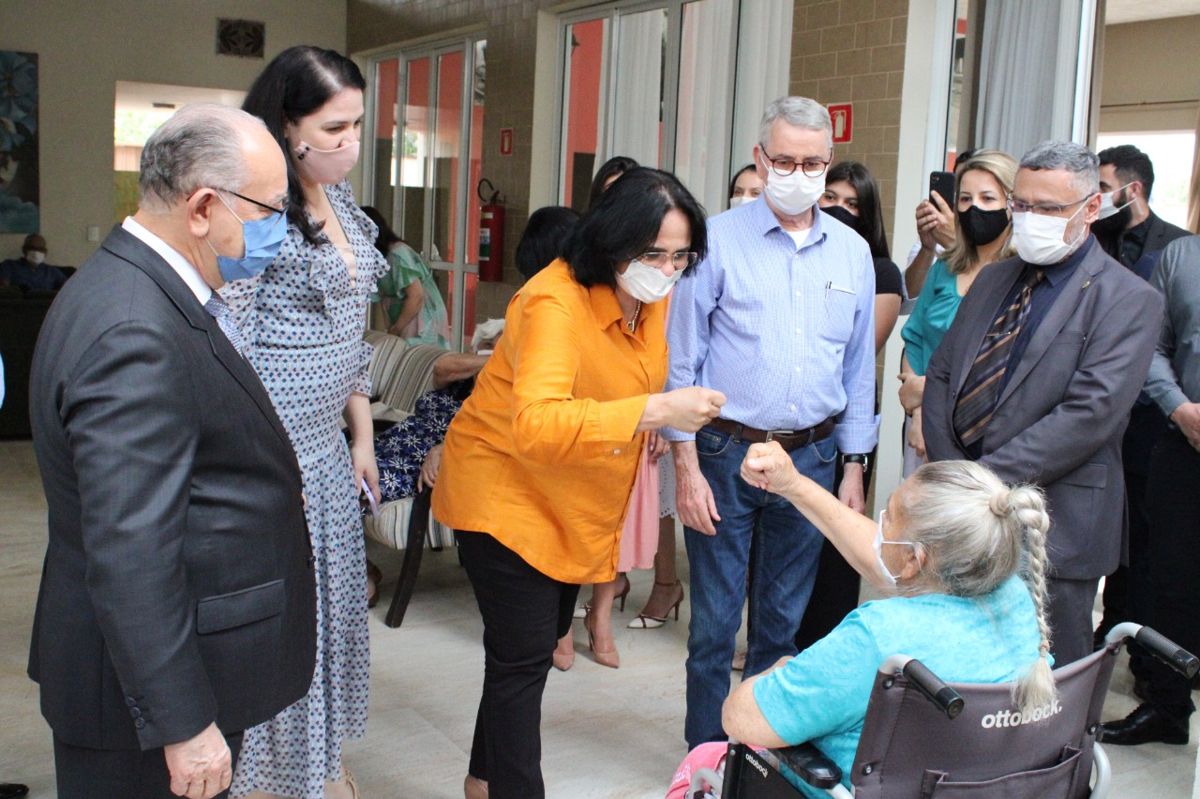 Ministra Damares Alves visita Americana