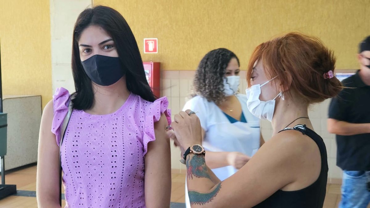 Americana vacina mais 1.114 pessoas contra a Covid-19