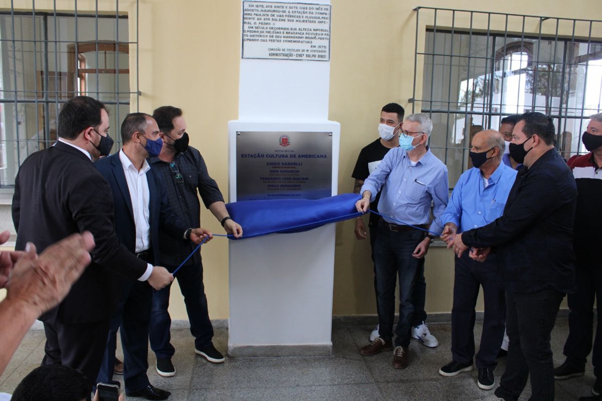 Chico entrega restauração da Estação Cultura