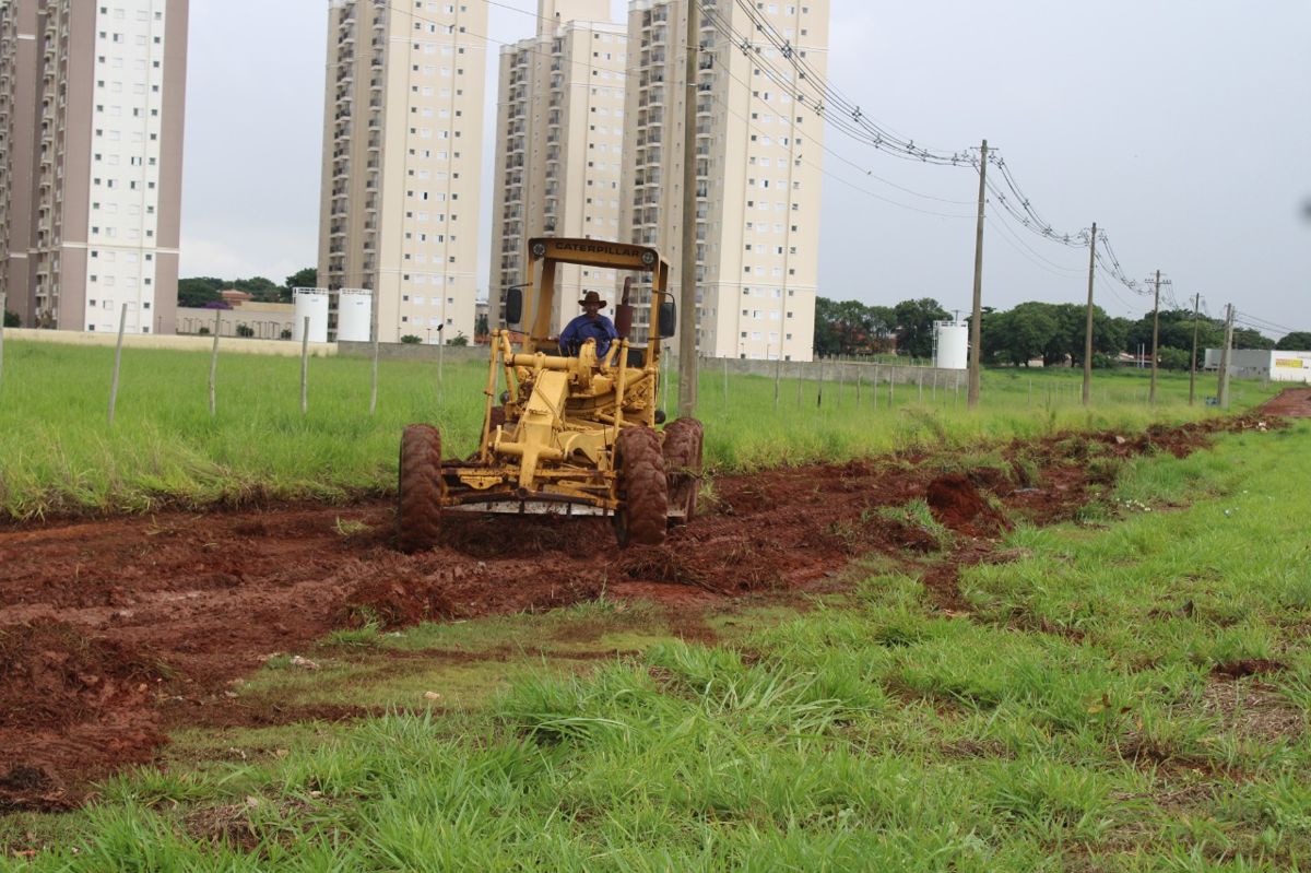 Prefeitura inicia abertura e pavimentação de trecho da Avenida do Compositor