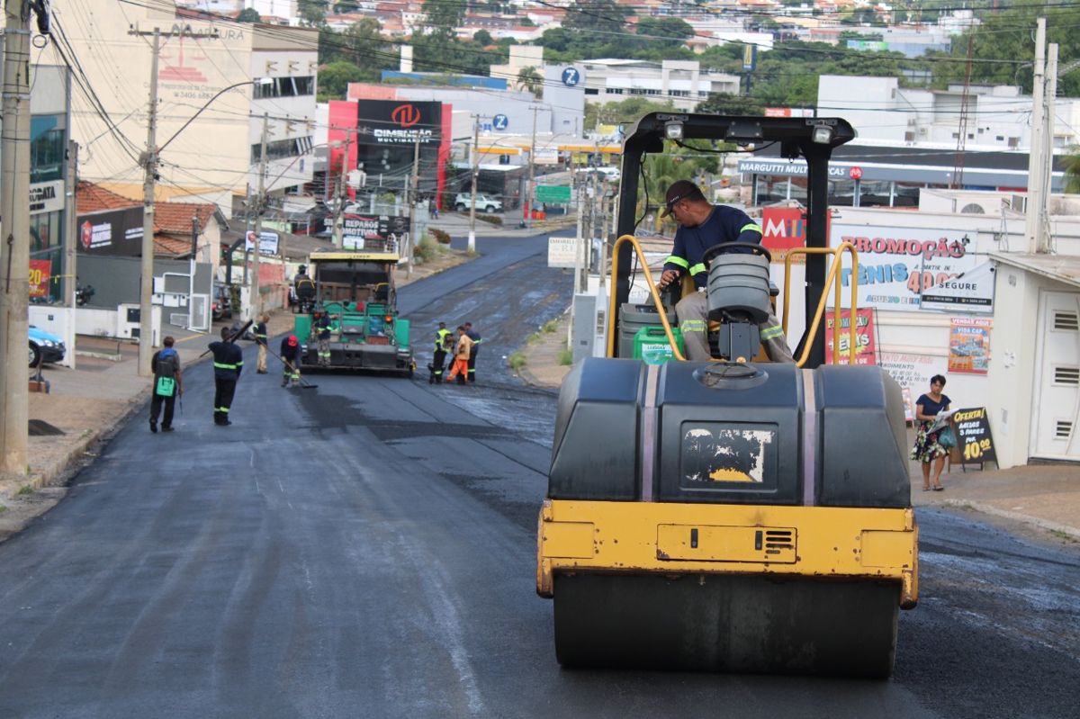Avenida Nove de Julho recebe recapeamento asfáltico