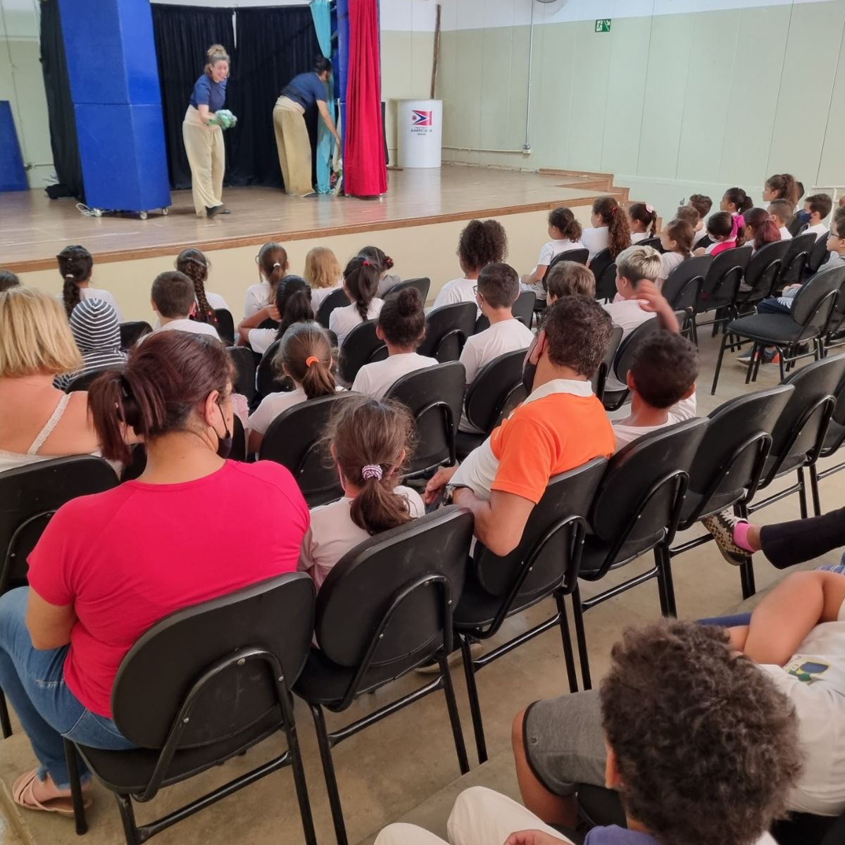 Escolas de Americana recebem espetáculos da Cia. BuZum!