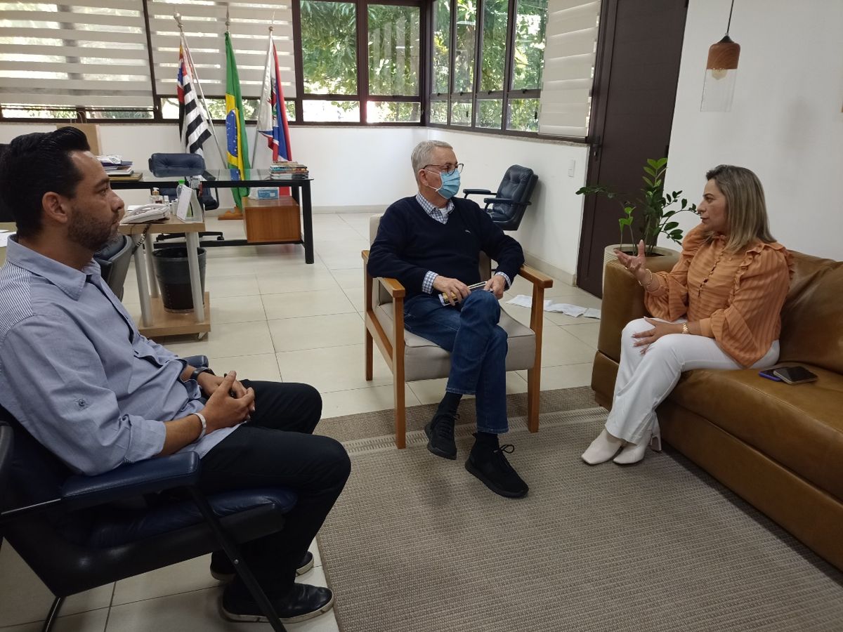 Chico recebe deputada Policial Katia Sastre para anúncio de mais R$100 mil para a Saúde