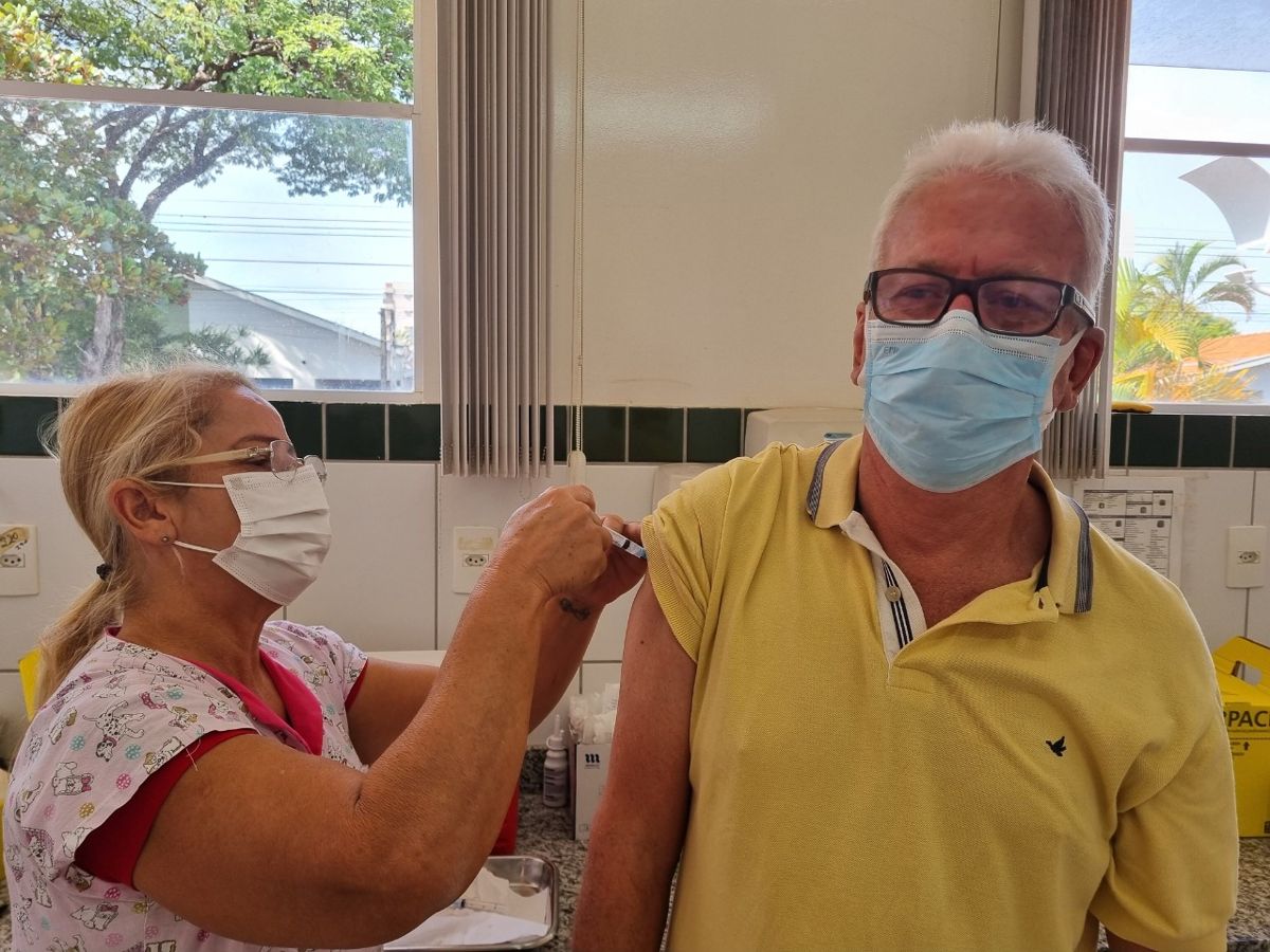 Americana aplica 885 doses de vacina contra a Covid-19 no sábado