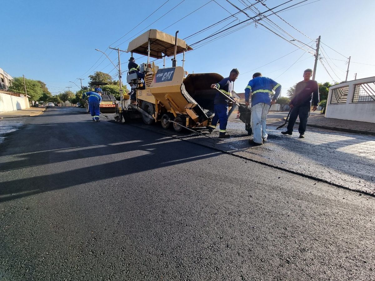 Rua São Sebastião começa a receber obras de recapeamento