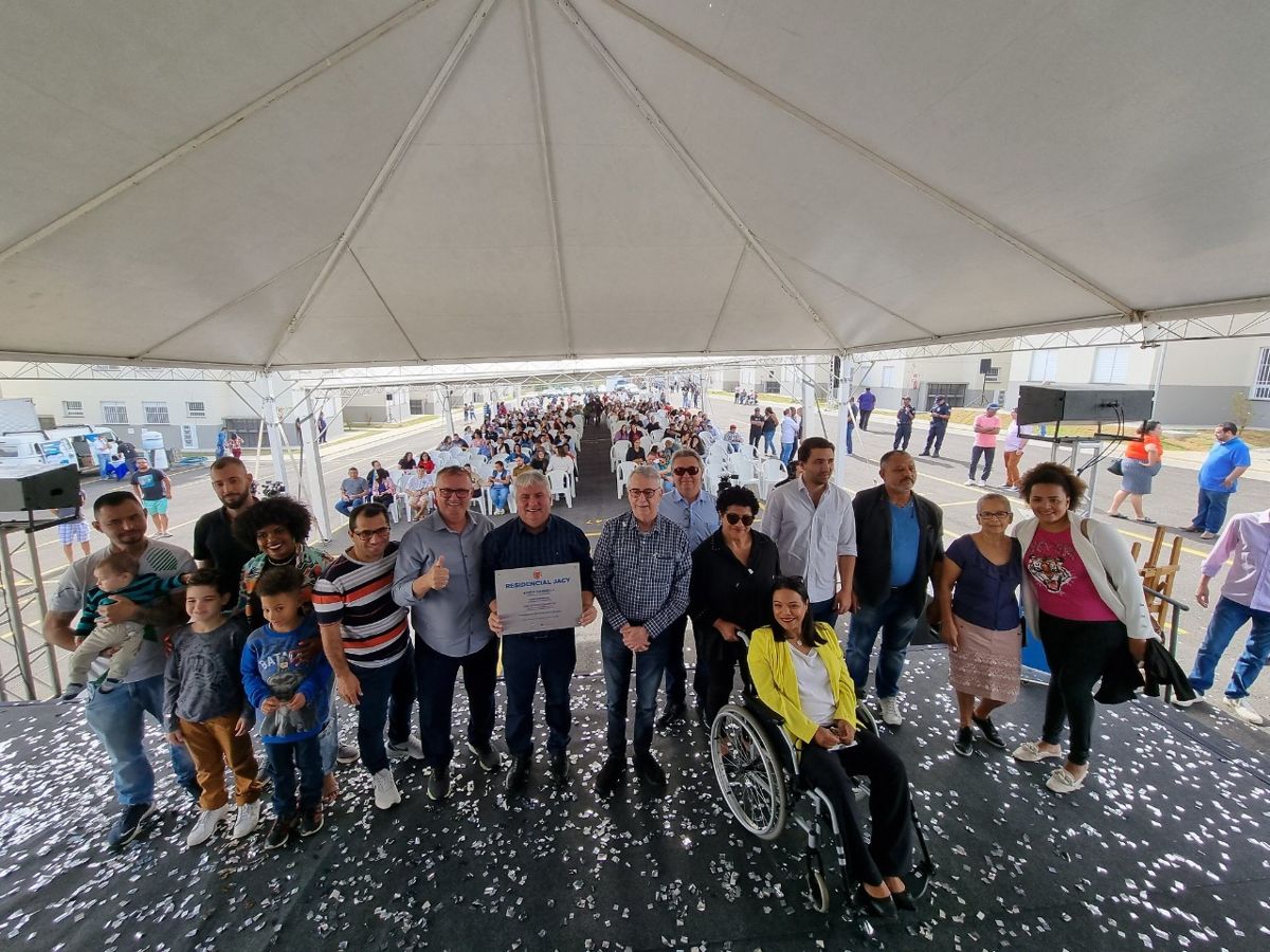 Prefeitura entrega chaves do Residencial Jacy
