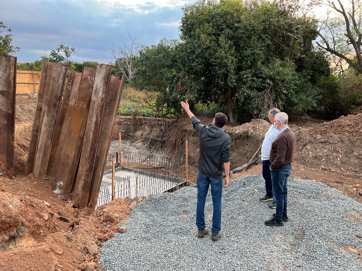 Obras da nova estação elevatória de esgoto avançam na Praia Azul