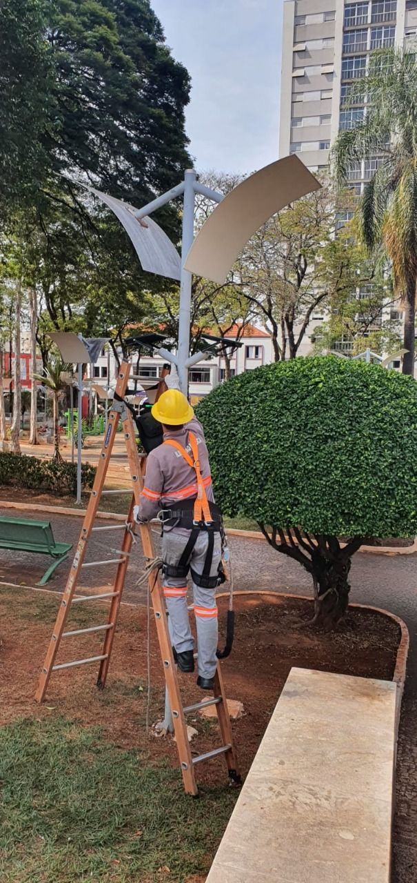 Praça Comendador Müller recebe nova iluminação de LED