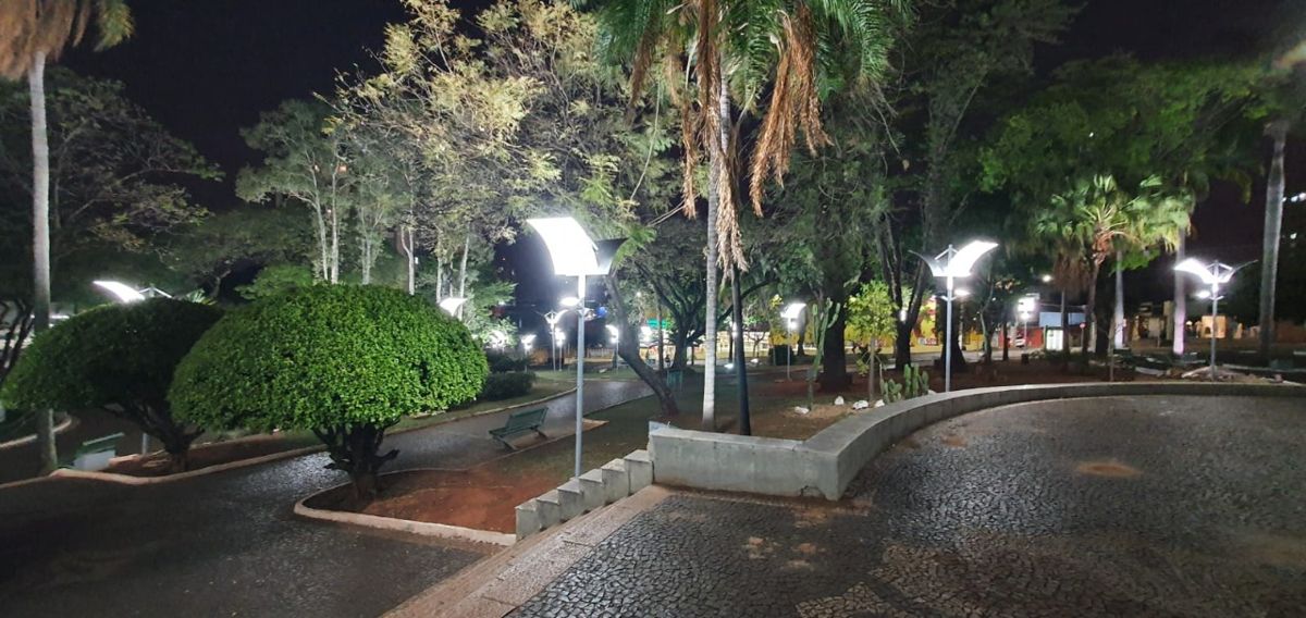 Serviço de LED na Praça Comendador Müller atinge 90% de execução