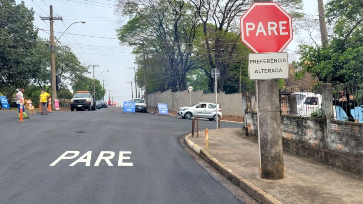 Prefeitura inicia recapeamento na Rua Hermes Fontes