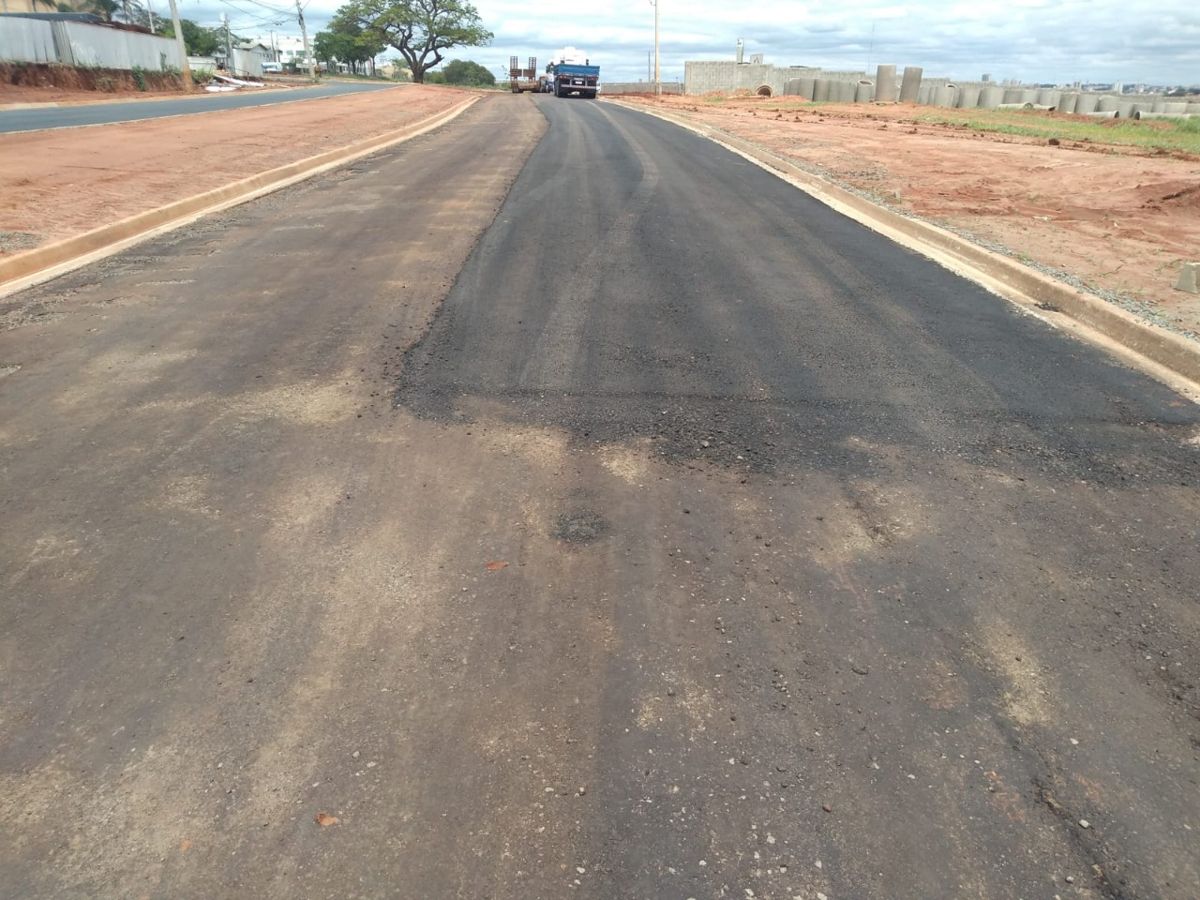 Obras de pavimentação da Estrada da Servidão no Mirandola avançam