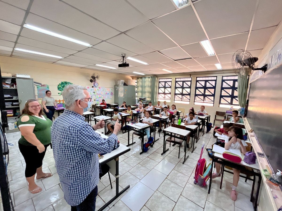 Prefeito Chico Sardelli visita obras em três escolas de Americana