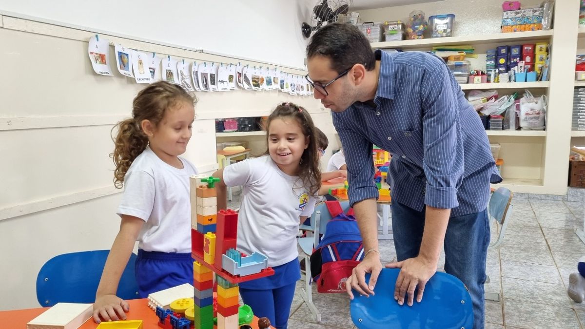Secretaria de Educação visita escolas para conferir obras