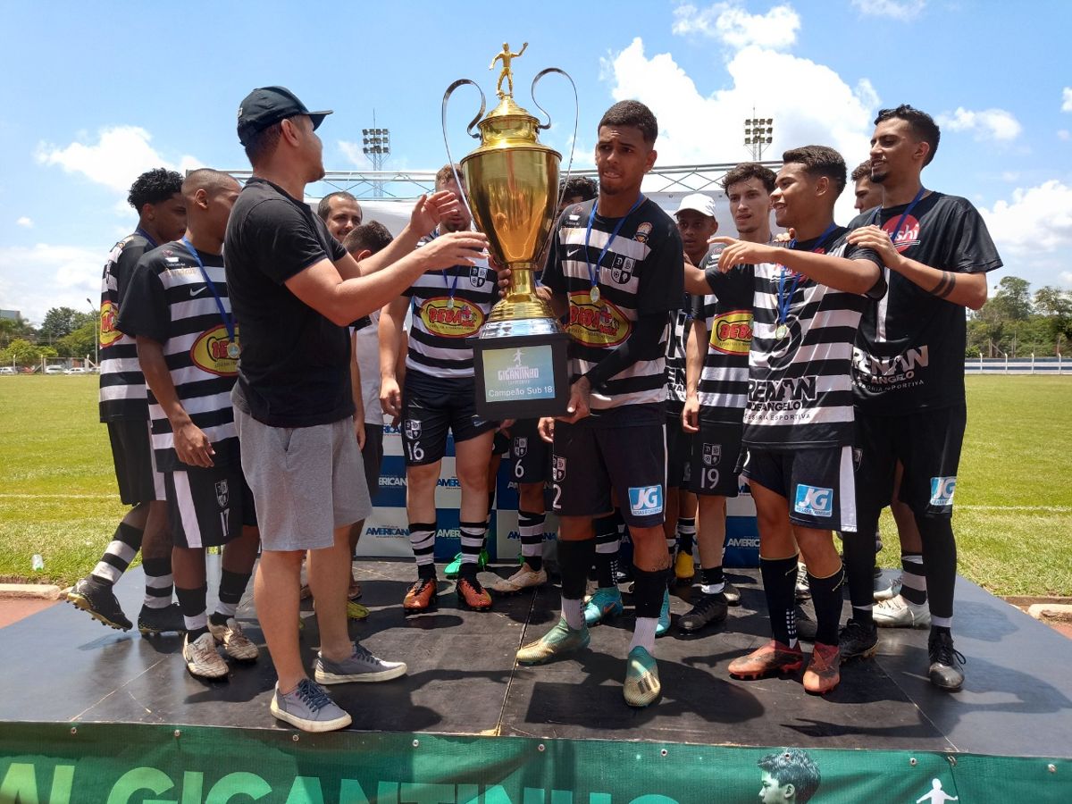 Equipe do Descubra é campeã do Gigantinho sub-18