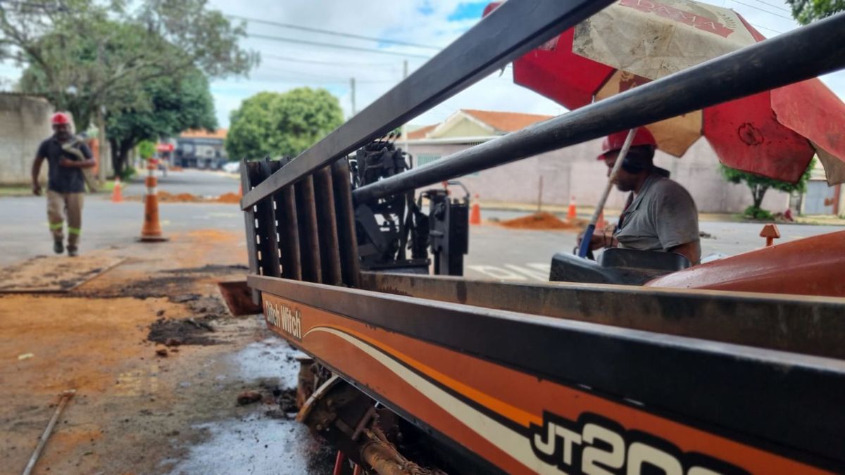 DAE troca rede de água no São Vito com sistema não destrutivo