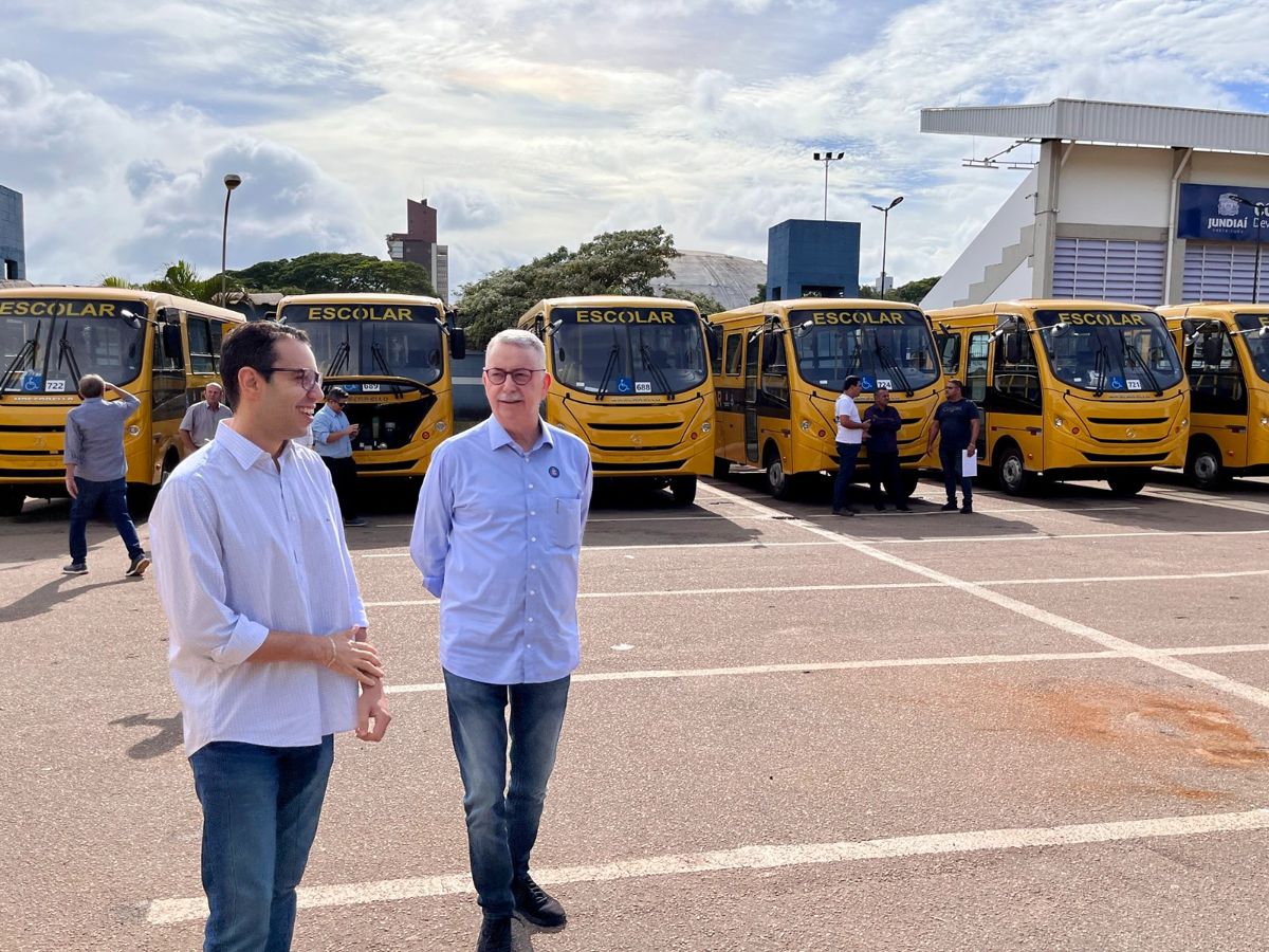 Americana recebe ônibus escolar do Governo do Estado