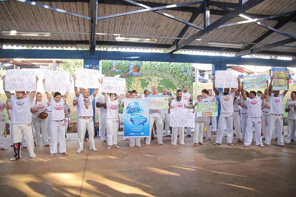 Abertura da Semana da Água conta com participação de 200 atletas do Abadá Capoeira
