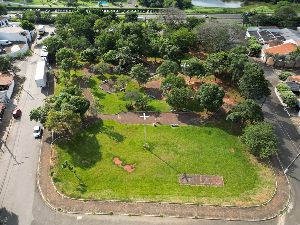 Prefeito Chico Sardelli anuncia campo society no Jardim Alvorada