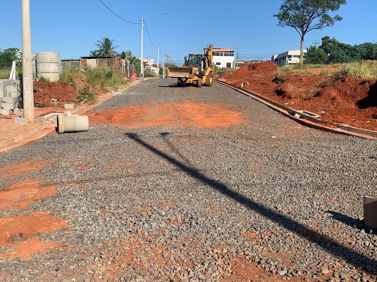 Obras de pavimentação avançam no Jardim dos Lírios