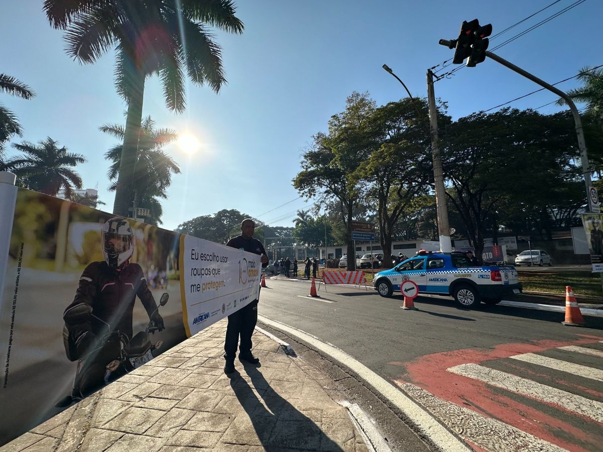 Maio Amarelo: Prefeitura simula acidente de trânsito na Avenida Brasil
