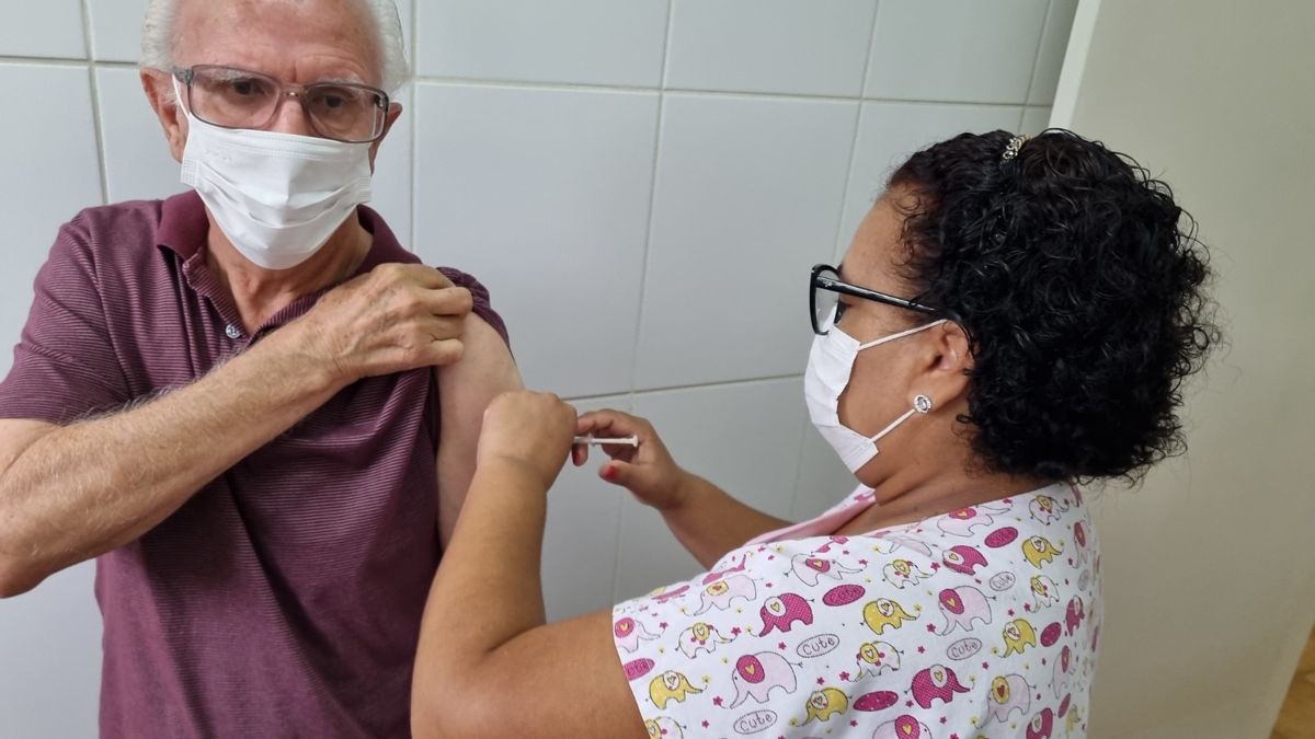 Americana amplia vacinação contra gripe para toda a população
