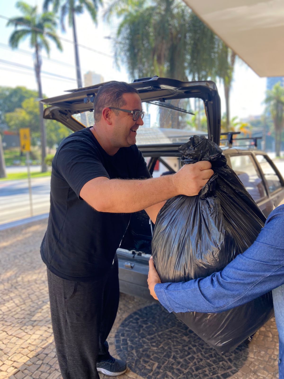 Drive-thru da Campanha do Agasalho arrecada 55 quilos de doações