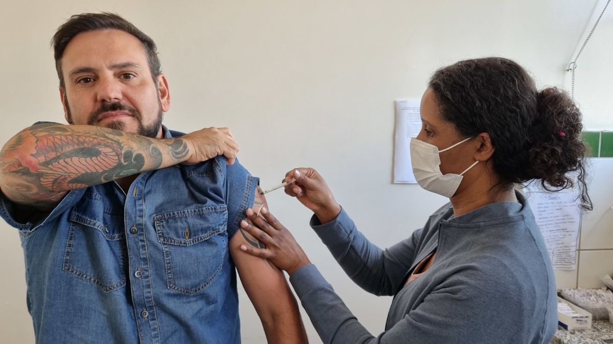 Americana prorroga campanha de vacinação contra gripe