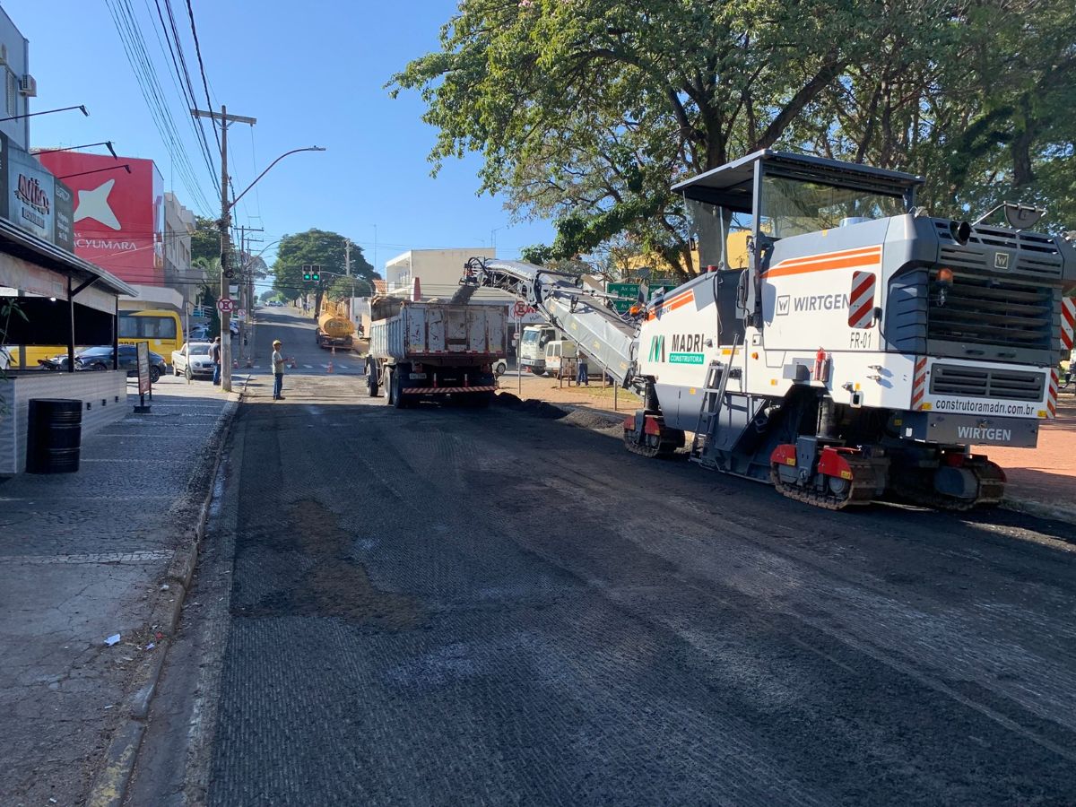 Prefeitura inicia recapeamento na Rua Pernambuco
